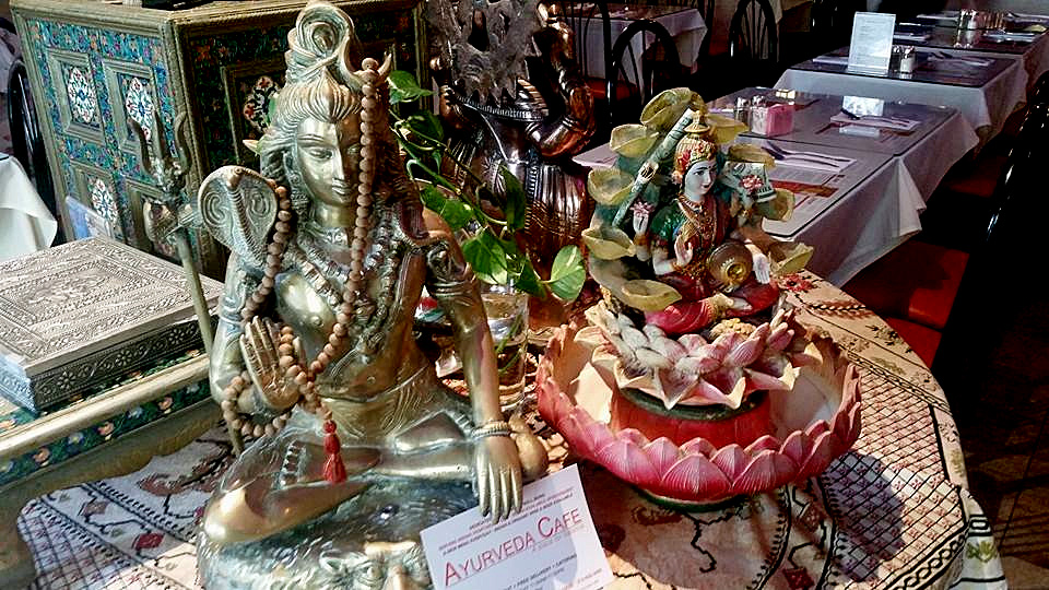 Ayurveda Cafe statue